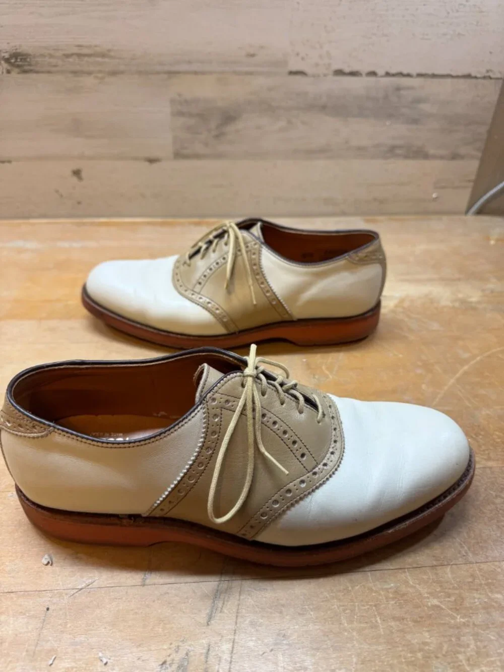 Classics by Foot Joy Saddle Oxford Two Tone Lace Up Shoes Mens Size 8 Ivory Tan
